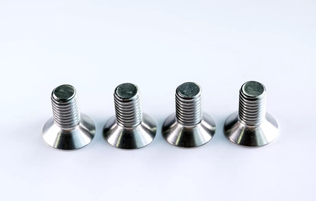 Parafusos auto brocantes em aço inox, ideais para fixação de peças automotivas. Descubra onde utilizá-los para melhor desempenho.